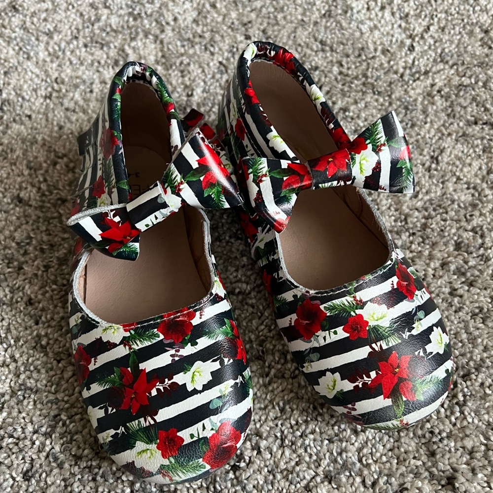 Monkey Feet poinsettia print leather moccasins